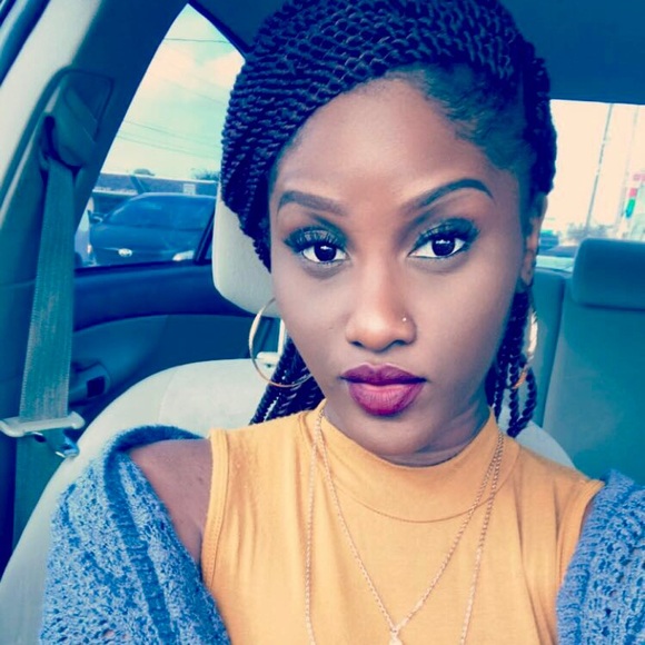 Meet your Posher, Elizabeth - Picture 2 of 2